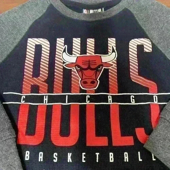 Chicago Bulls Children’s Authentic NBA wear thermal shirt size 4 - Picture 2 of 3